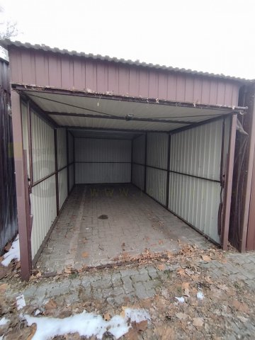 Eladó garázs, Szegeden, Hópárduc utcában 3.9 M Ft