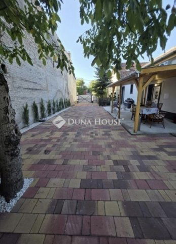 Eladó családi ház, Budapesten, XX. kerületben 80 M Ft
