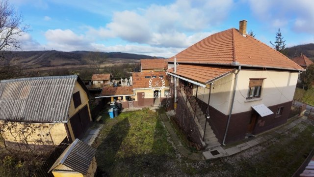Eladó családi ház, Arlón, Ady Endre úton 18.7 M Ft, 7 szobás