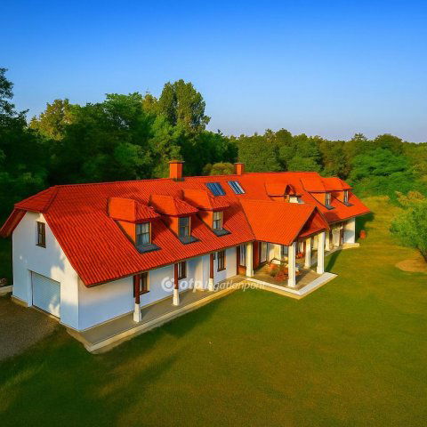 Eladó családi ház, Ócsán 135.5 M Ft, 6 szobás