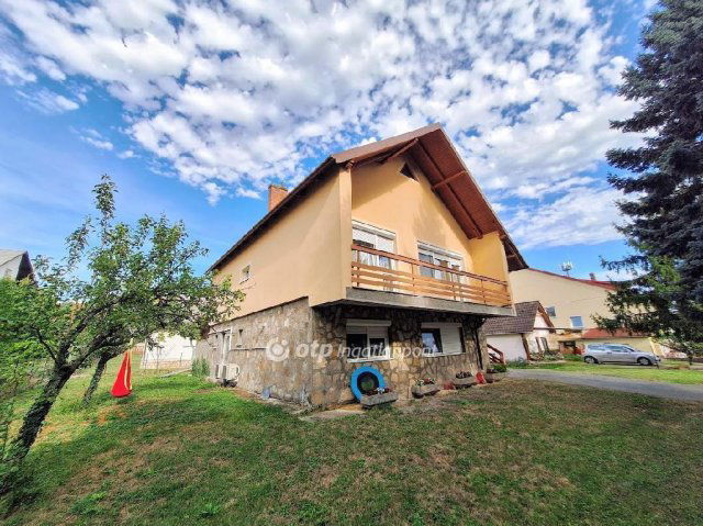 Eladó családi ház, Balatonfüreden 159 M Ft, 5 szobás