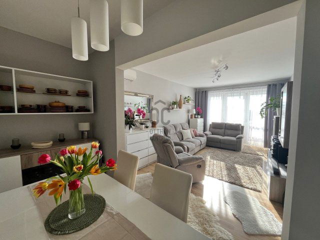 Eladó panellakás, Székesfehérvárott 65.9 M Ft, 3 szobás