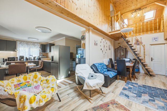 Eladó családi ház, Tápióbicskén 54.999 M Ft, 4+2 szobás