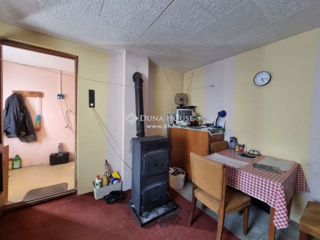 Eladó családi ház, Szentmártonkátán 9.5 M Ft, 2 szobás