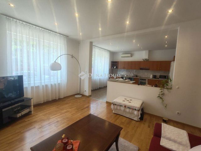 Eladó családi ház, Budapesten, XV. kerületben 185 M Ft, 4 szobás