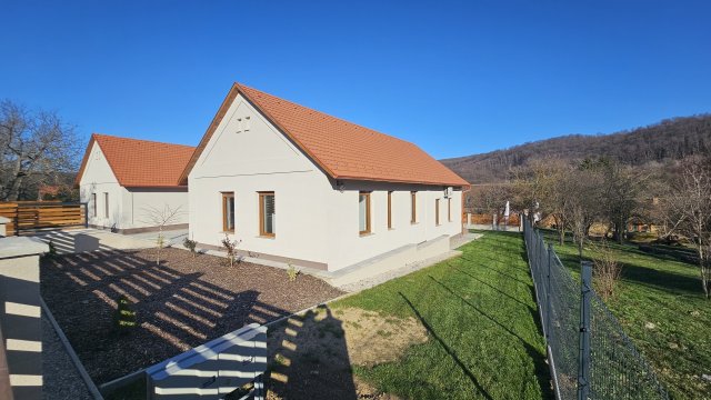 Eladó családi ház, Orfűn 134.9 M Ft, 3 szobás