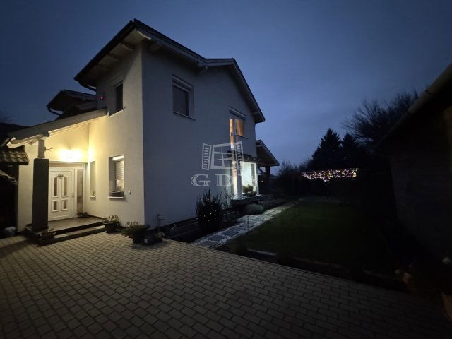 Eladó családi ház, Sárbogárdon 85 M Ft, 4 szobás