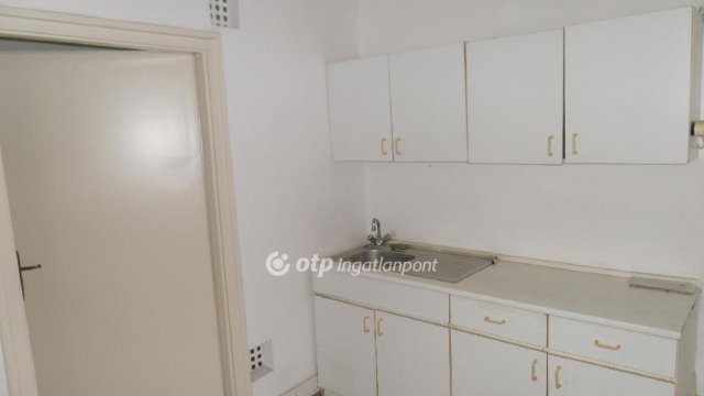 Eladó téglalakás, Nagykanizsán 32 M Ft, 3 szobás