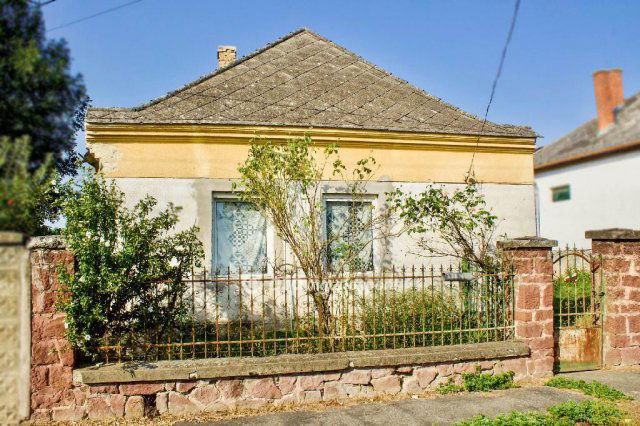 Eladó családi ház, Lázin 18.9 M Ft, 2 szobás