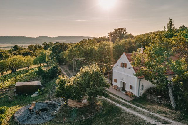 Eladó családi ház, Köveskálon 154 M Ft, 4 szobás