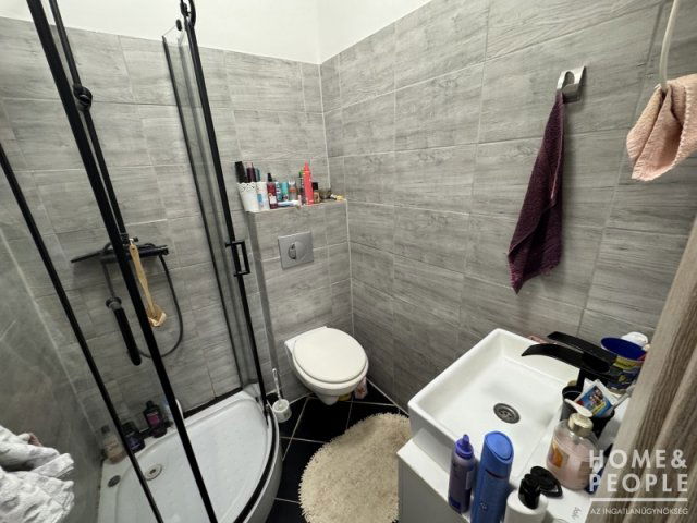 Eladó téglalakás, Szegeden 34 M Ft, 2 szobás