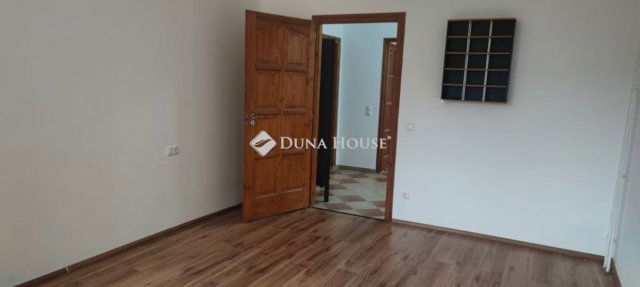 Eladó téglalakás, Székesfehérvárott 59.8 M Ft, 3 szobás