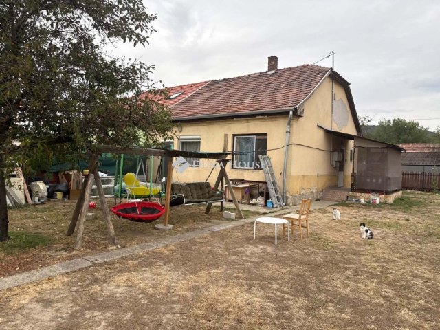 Eladó ikerház, Annavölgyben 39.9 M Ft, 2 szobás