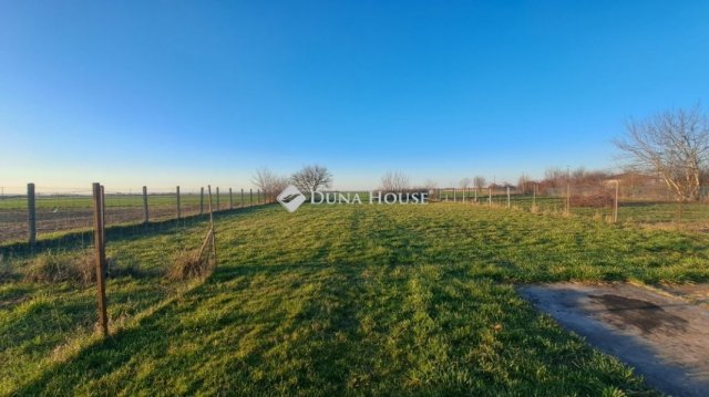 Eladó családi ház, Udvaron 32.5 M Ft, 3 szobás