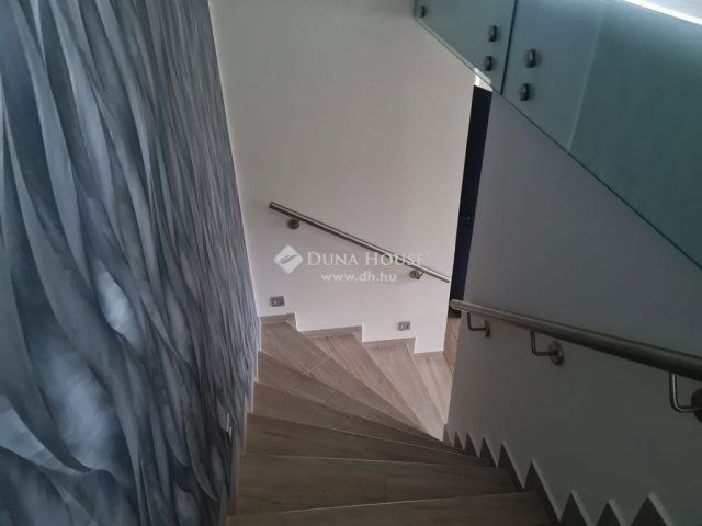 Eladó családi ház, Siófokon 190 M Ft, 5 szobás