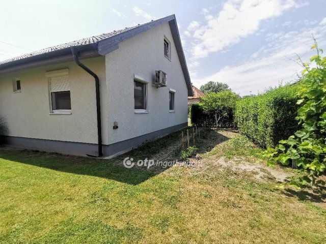 Eladó családi ház, Ráckevén 92 M Ft, 3 szobás