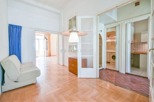 Eladó téglalakás, Budapesten, VI. kerületben 99.9 M Ft, 1 szobás