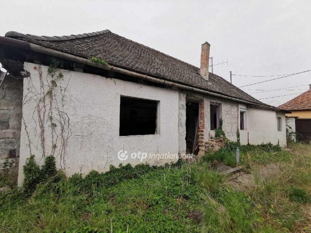 Eladó családi ház, Baján 39 M Ft, 3 szobás