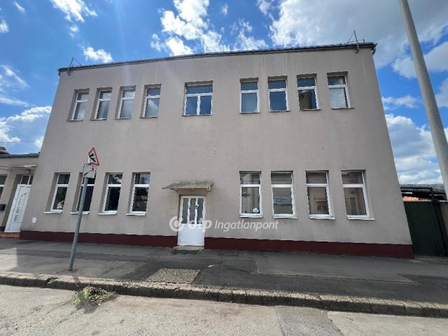 Eladó ipari ingatlan, Salgótarjánban 249.9 M Ft