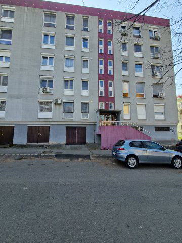 Eladó panellakás, Pécsett 39.5 M Ft, 1+1 szobás