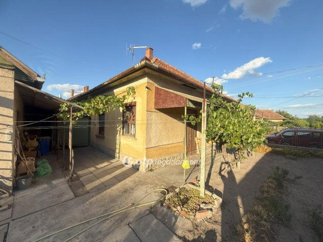 Eladó családi ház, Tiszakécskén 32.9 M Ft, 2 szobás