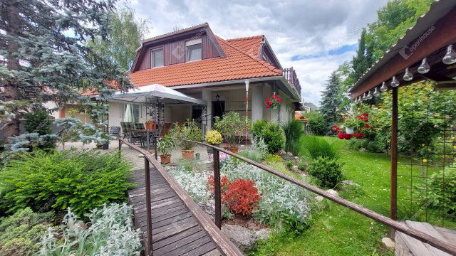 Eladó családi ház, Bicskén 127.9 M Ft, 5 szobás