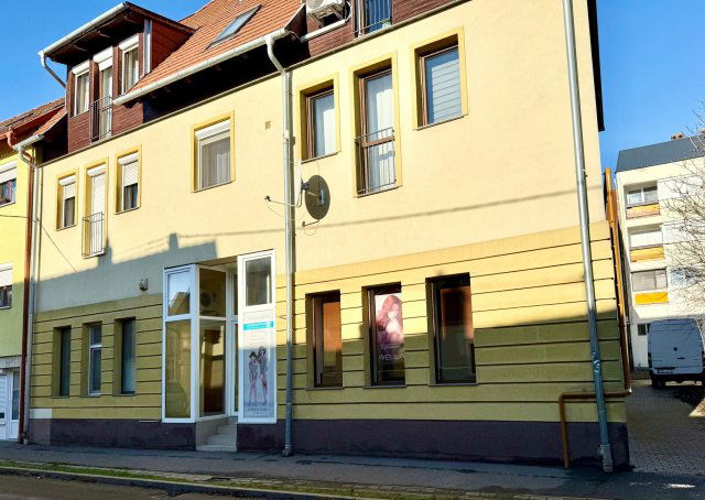 Eladó téglalakás, Sárváron 31.5 M Ft, 1 szobás