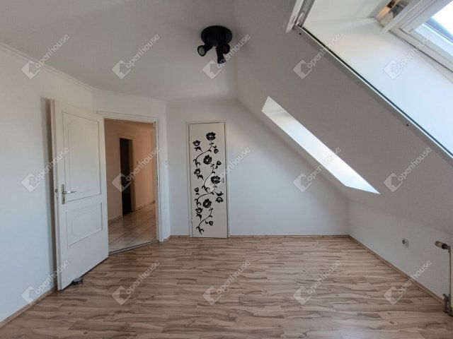 Eladó családi ház, Sopronban 119 M Ft, 7 szobás