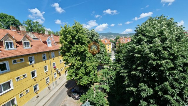 Eladó téglalakás, Pécsett, Mártírok útján 32.9 M Ft