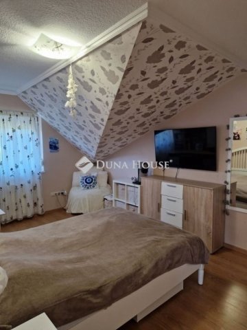 Eladó családi ház, Mendén 139 M Ft, 6 szobás