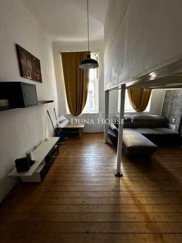 Eladó téglalakás, Budapesten, VIII. kerületben, Lujza utcában