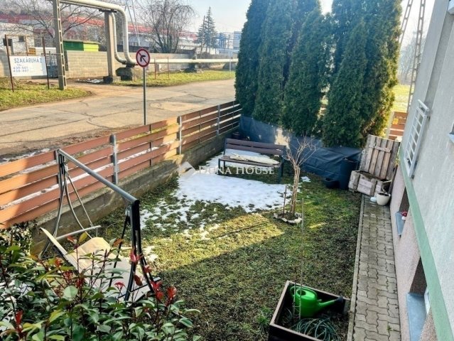 Eladó téglalakás, Pécsett 91.9 M Ft, 3 szobás