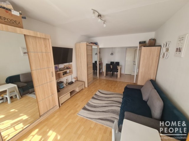 Eladó téglalakás, Szegeden 53.5 M Ft, 2 szobás