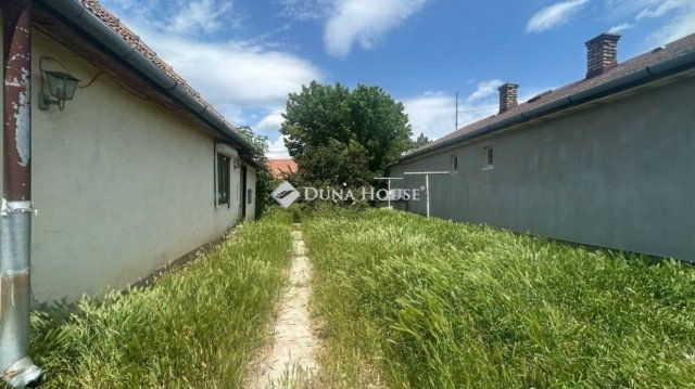 Eladó családi ház, Pilisen 32 M Ft, 2 szobás