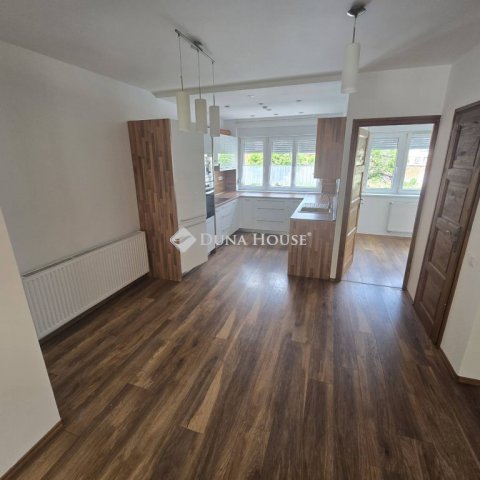 Kiadó téglalakás, albérlet, Kecskeméten 250 E Ft / hó