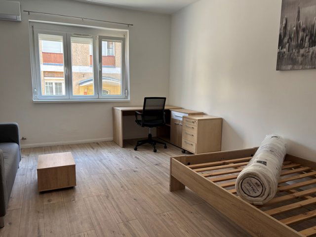 Kiadó téglalakás, albérlet, Pécsett, Garay utcában, 1 szobás