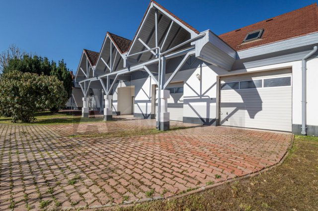 Eladó családi ház, Szegeden 170 M Ft, 6 szobás