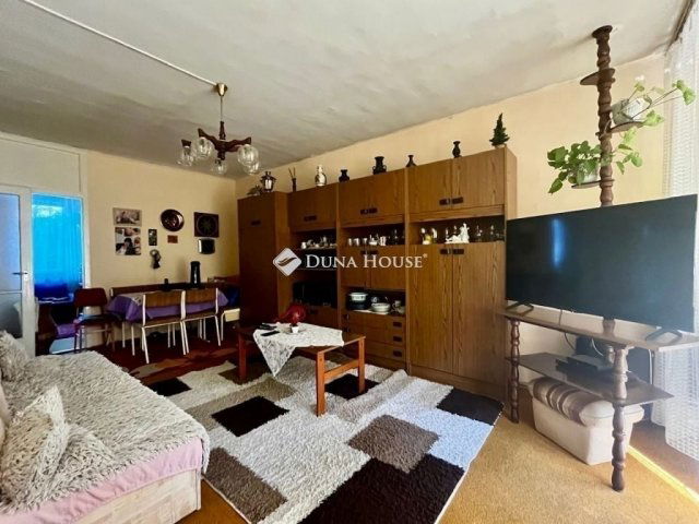 Eladó panellakás, Pécsett 40.49 M Ft, 2 szobás