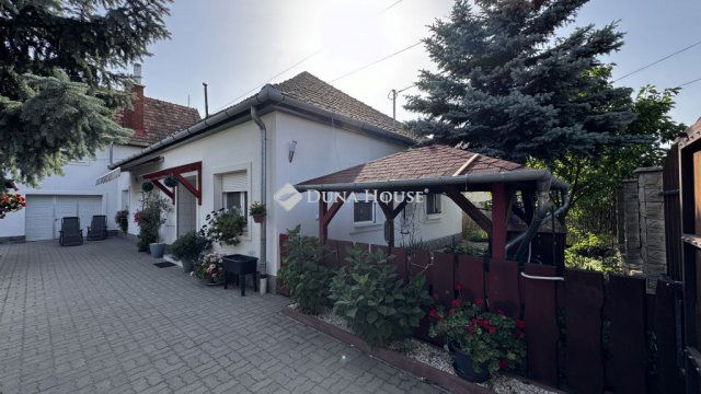 Eladó családi ház, Tökölön 94.9 M Ft, 7 szobás