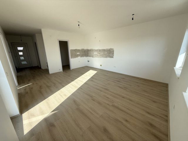 Eladó téglalakás, Pakson 168.729 M Ft, 4 szobás