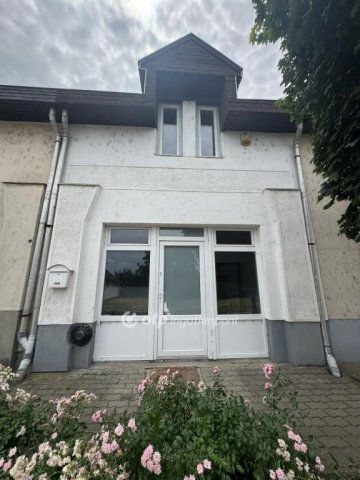 Eladó üzlethelyiség, Tiszafüreden 35 M Ft, 3 szobás