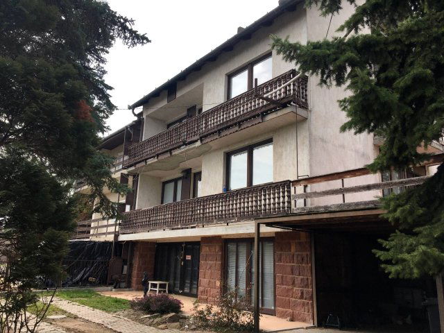 Eladó ikerház, Balatonalmádiban 119.9 M Ft, 9 szobás