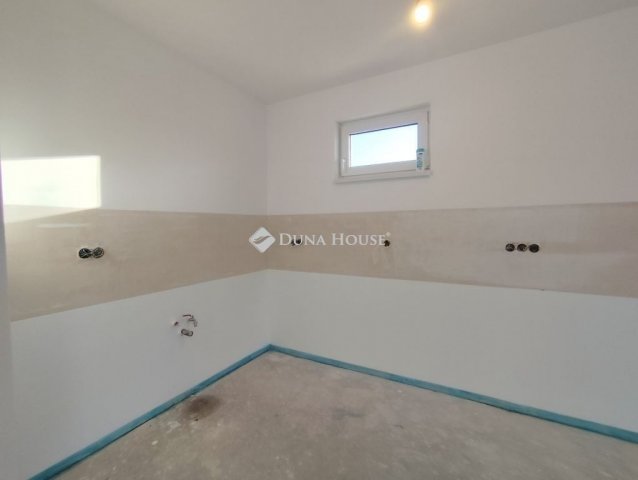 Eladó családi ház, Alsónémediben 145 M Ft, 5 szobás