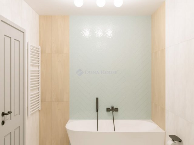 Eladó téglalakás, Fonyódon 126.52 M Ft, 4 szobás