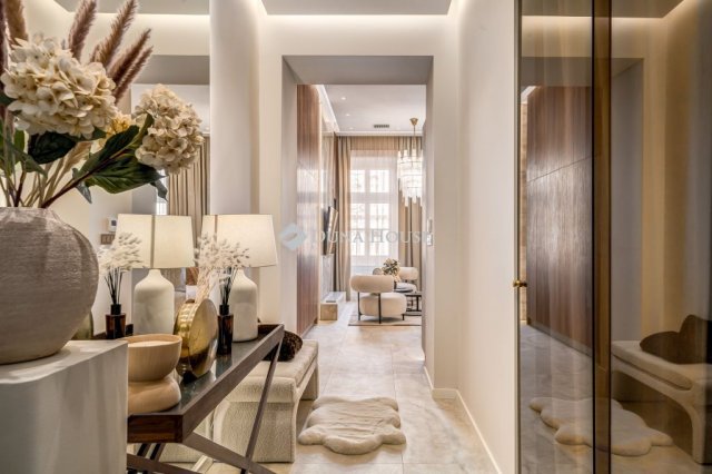 Eladó téglalakás, Budapesten, VI. kerületben 235 M Ft, 2 szobás