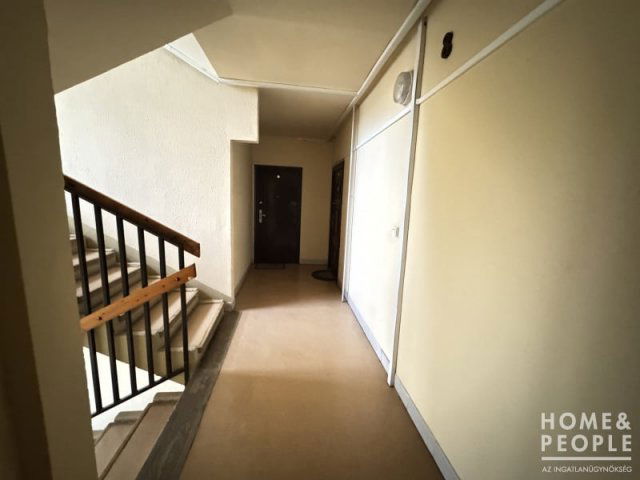 Eladó téglalakás, Szegeden 37.5 M Ft, 1+1 szobás