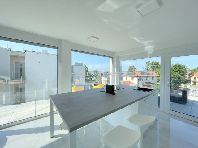 Eladó téglalakás, Fonyódon 159 M Ft, 3 szobás