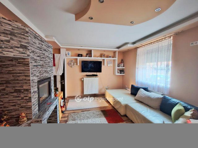 Eladó családi ház, Szolnokon 65.9 M Ft, 2 szobás