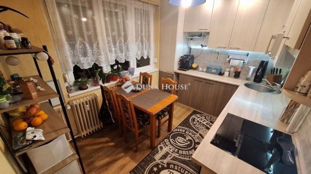 Eladó panellakás, Dunaújvárosban 34.9 M Ft, 2 szobás