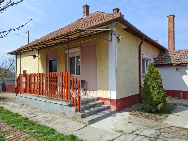 Eladó családi ház, Sarkadon 27.5 M Ft, 2 szobás